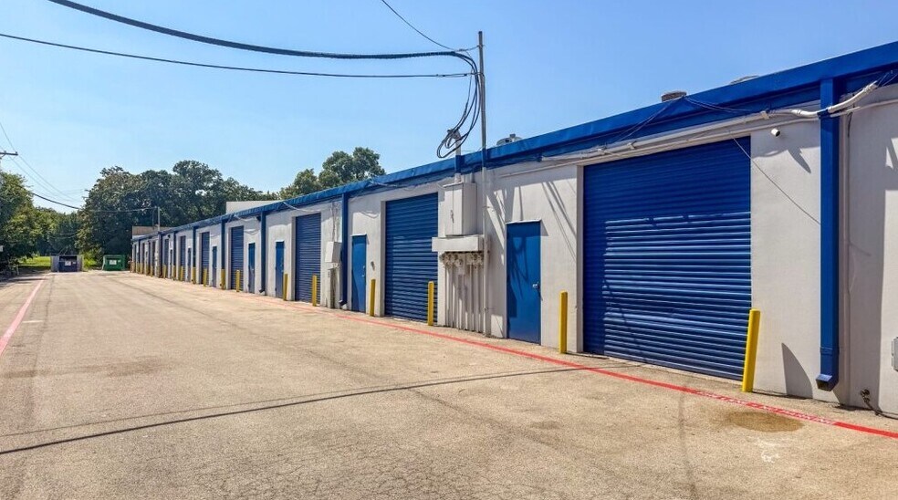 More Photos Of 1663 Hickory Dr, Haltom City Unknown For Lease