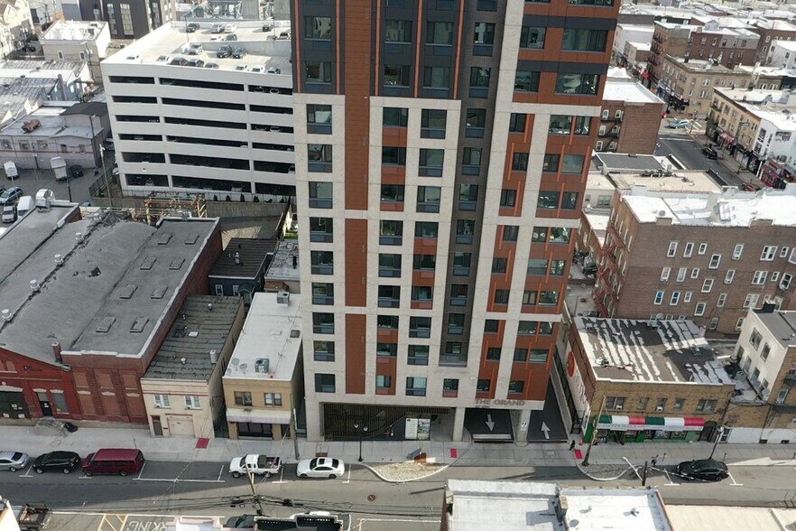 More Photos Of 516 51st St, West New York Office Residential For Lease