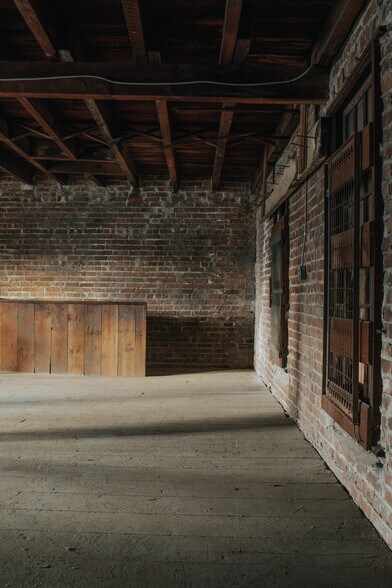 More Photos Of 32 Chambers St, Newburgh Light Manufacturing For Sale