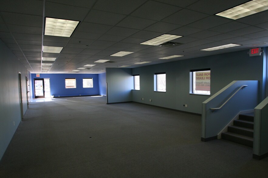 More Photos Of 141 1st St W, Waconia Office For Lease
