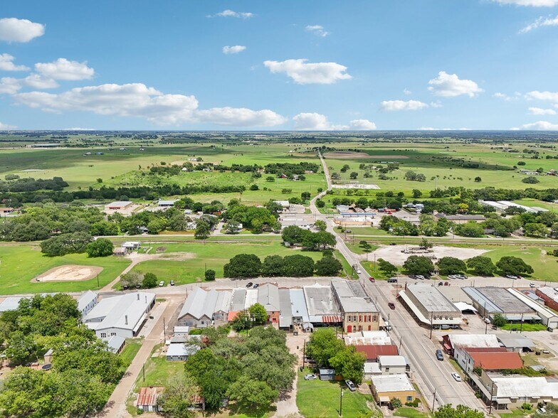 More Photos Of 113 N Main St, Moulton Bar For Sale