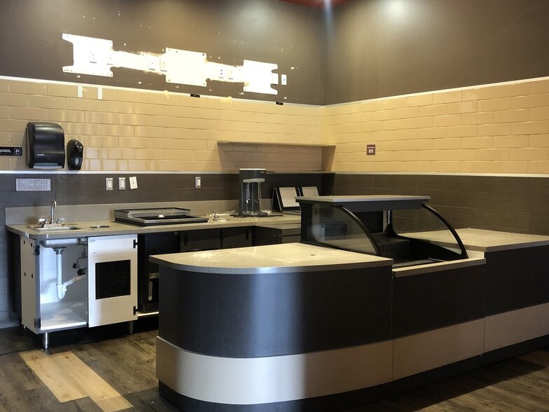 More Photos Of 3299 S Broadway, Englewood Freestanding For Lease