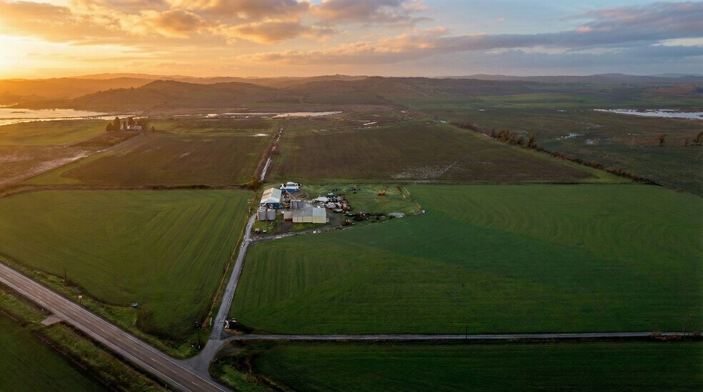 More Photos Of 10755 Highway 22, Dallas Warehouse For Lease