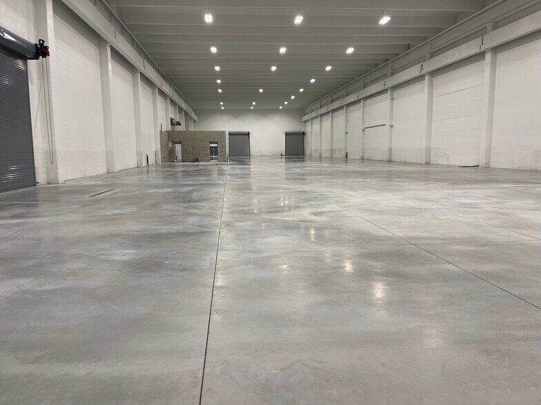 More Photos Of 53 Ayer Rd, Littleton Warehouse For Lease