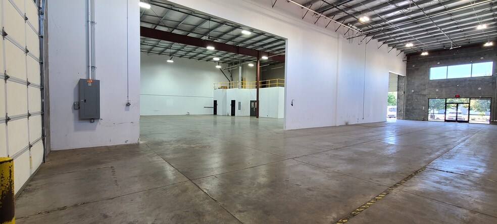More Photos Of 2980 19th St SE, Salem Warehouse For Lease
