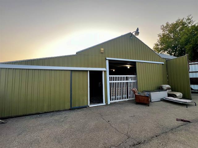 More Photos Of 525 S Fairfield Ave, Juneau General Retail For Sale