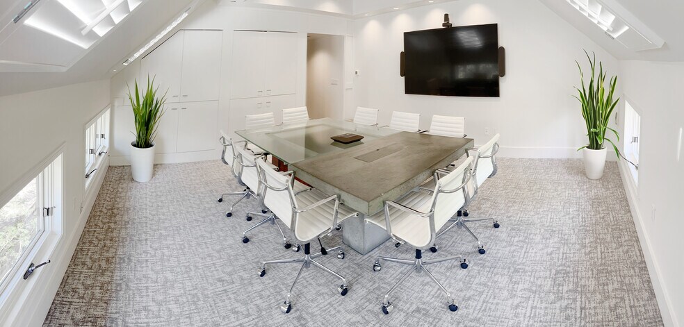 More Photos Of 135 Rennell Dr, Southport Office For Sale