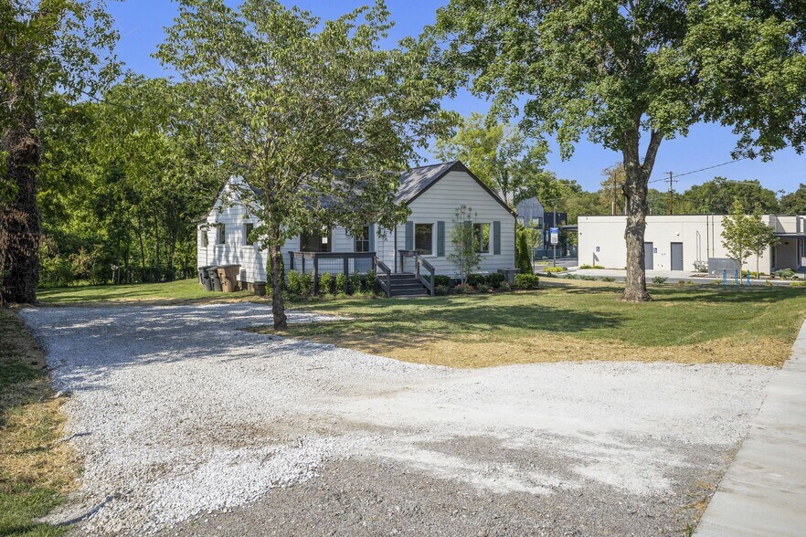 More Photos Of 1303 McGavock Pike, Nashville General Retail For Sale