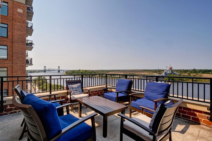 More Photos Of 240 N Water St, Wilmington Specialty For Sale