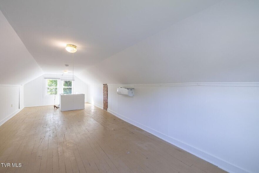 More Photos Of 457 E Bernard Ave, Greeneville General Retail For Sale