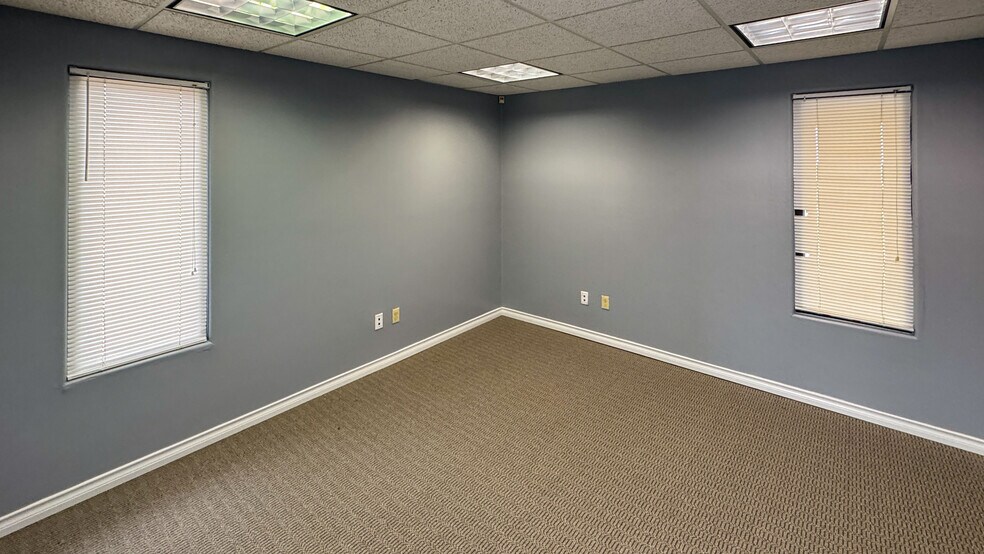 More Photos Of 1525 Common Dr, El Paso Flex For Lease