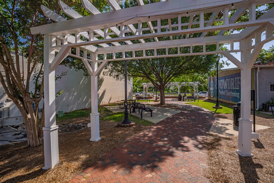 More Photos Of 3840 Highway 42, Locust Grove Restaurant For Lease