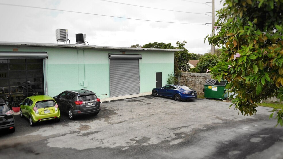 More Photos Of 290 NW 73rd St, Miami Service For Lease
