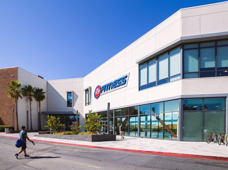 More Photos Of 2086 Newpark Mall, Newark Unknown For Lease