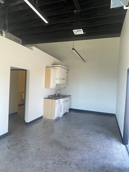 More Photos Of 4330 Van Giesen St, West Richland Storefront For Lease