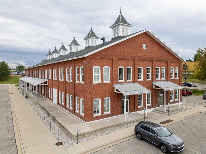 More Photos Of 322 Broadway St, Mount Pleasant Flex For Sale