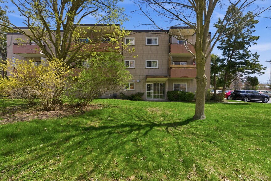 More Photos Of 102 Front St E, Whitby Apartments For Sale