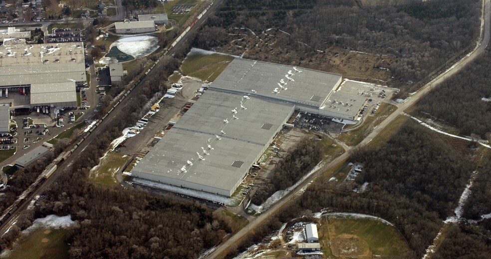 More Photos Of 13201 Arrington Rd, Grandview Manufacturing For Lease