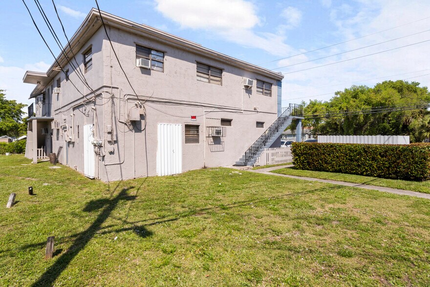More Photos Of 602-608 NW 1st St, Dania Apartments For Sale