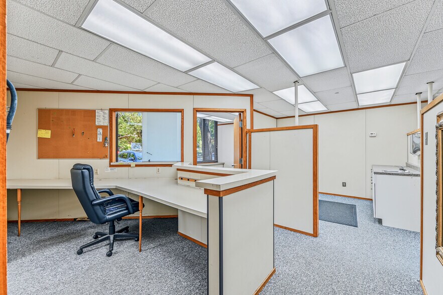 More Photos Of 2219 Packard St, Ann Arbor Office For Sale
