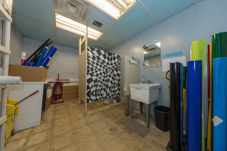 More Photos Of 824 E 222nd St, Euclid Warehouse For Sale
