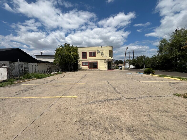 More Photos Of 102 W Calton Rd, Laredo Office Residential For Sale