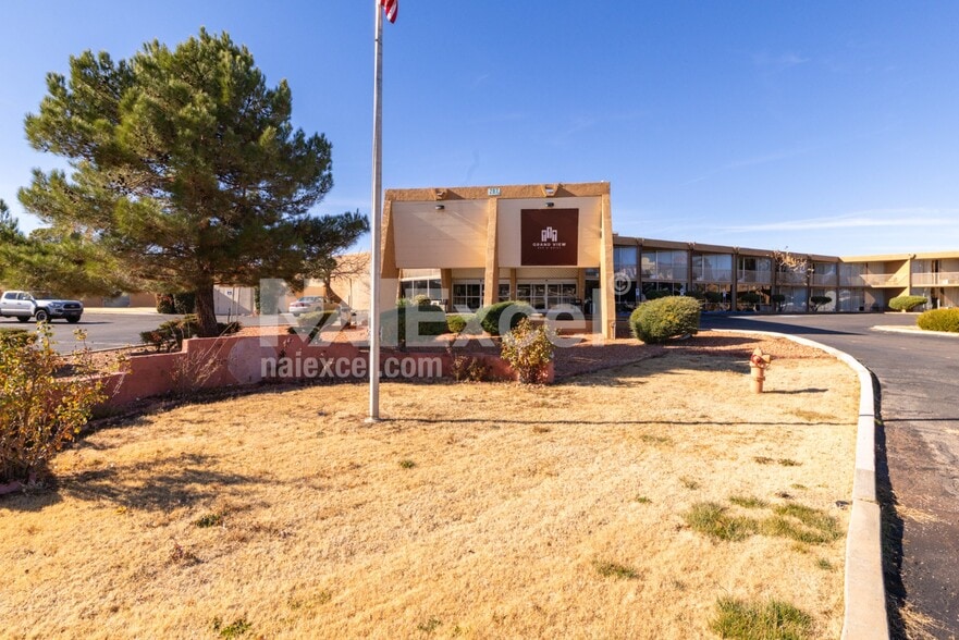 More Photos Of 287 N Lake Powell Blvd, Page Hotel For Sale