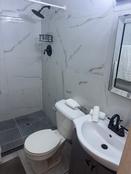 More Photos Of 308 Monroe St, Hollywood Hotel For Sale