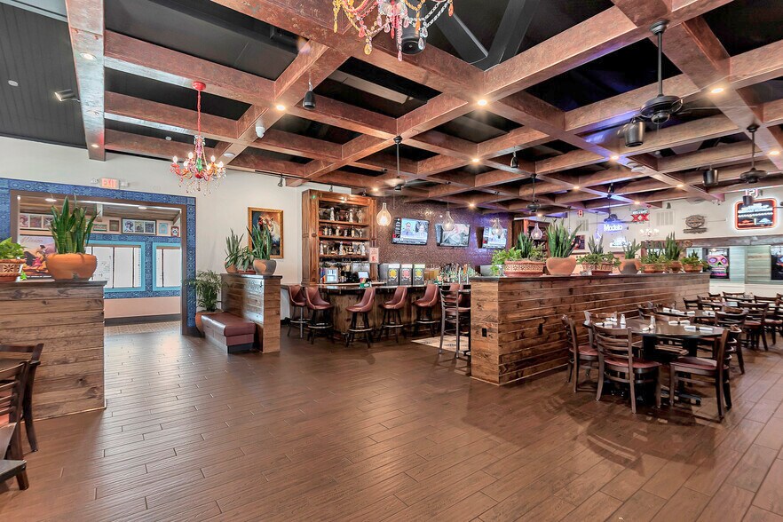 More Photos Of 1072 W Lee Dr, Baton Rouge General Retail For Lease