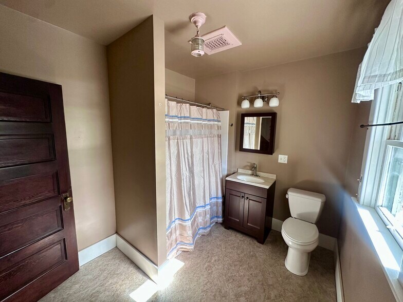 More Photos Of 520 3rd ave, Albany Office For Lease