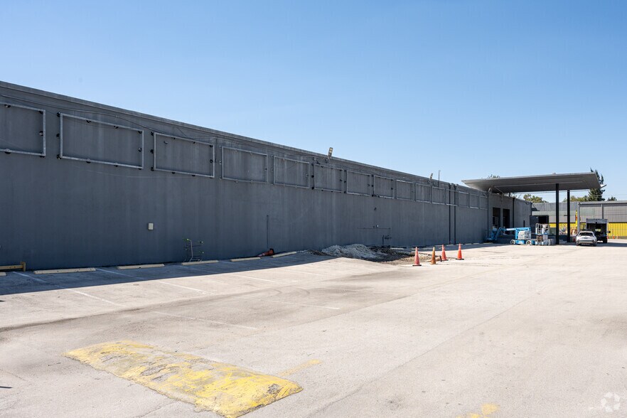 More Photos Of 1954 N 30th Rd, Hollywood Office For Lease