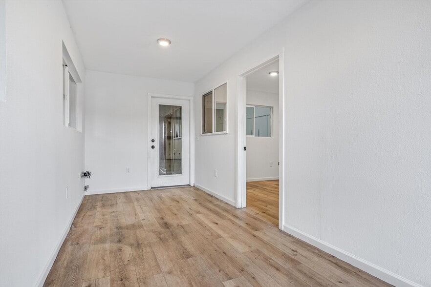 More Photos Of 141 Helman Ln, Cotati Warehouse For Lease