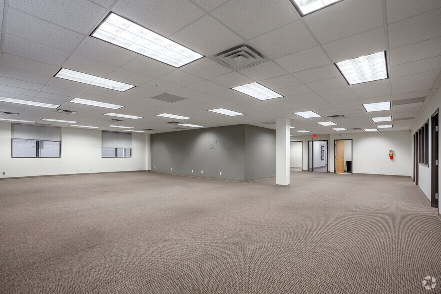 More Photos Of 2821 Lackland Rd, Fort Worth Office For Sale