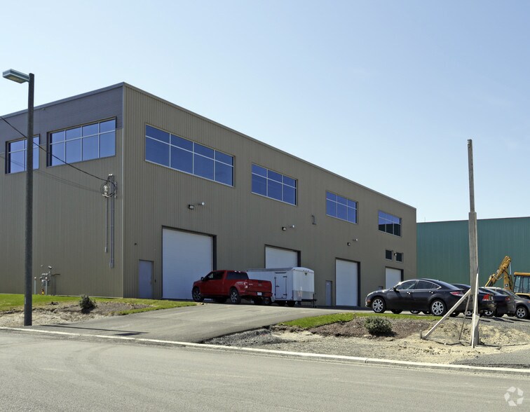 More Photos Of 1027 Boul Des Entreprises, Terrebonne Flex For Sale