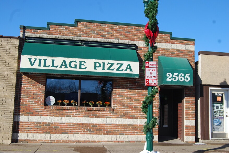 Primary Photo Of 2565 E 7th Ave, North Saint Paul Restaurant For Sale