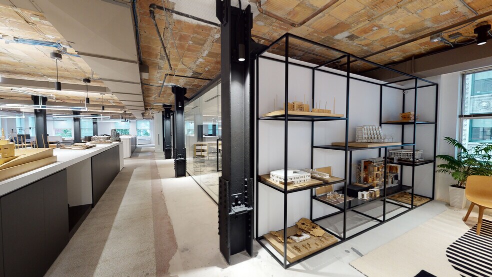 More Photos Of 805 15th St NW, Washington Office For Lease