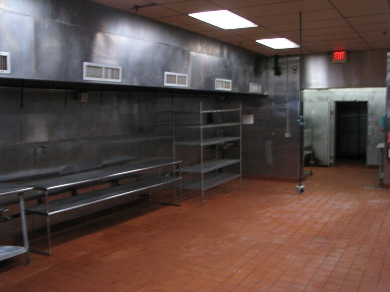 More Photos Of 310 N Wisconsin St, De Pere Unknown For Lease