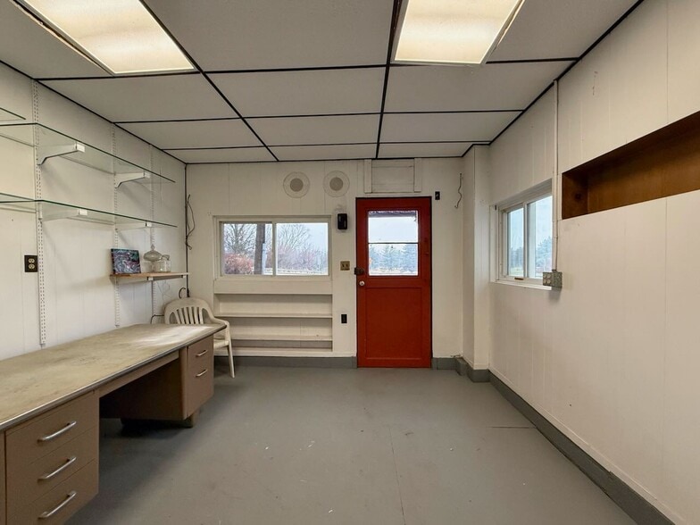 More Photos Of 435 Deerfield St, Greenfield Freestanding For Sale