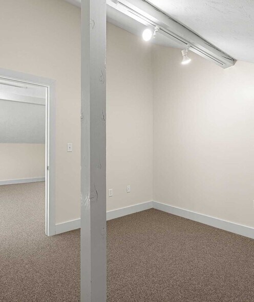 More Photos Of 300 Newburyport Tpke, Rowley Freestanding For Lease