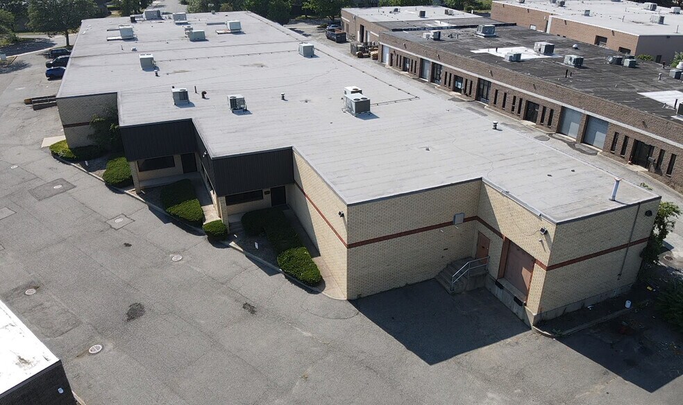 More Photos Of 35 W Jefryn Blvd, Deer Park Warehouse For Lease