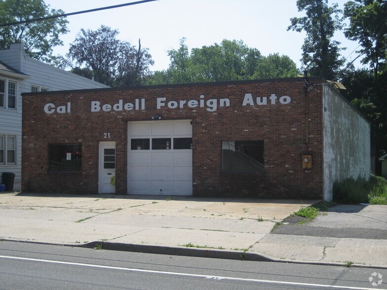 More Photos Of 20 Forest Ave, Glen Cove Freestanding For Lease