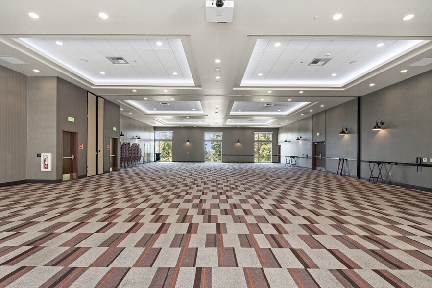 More Photos Of 22406 Pacific Highway South, Des Moines Hotel For Sale