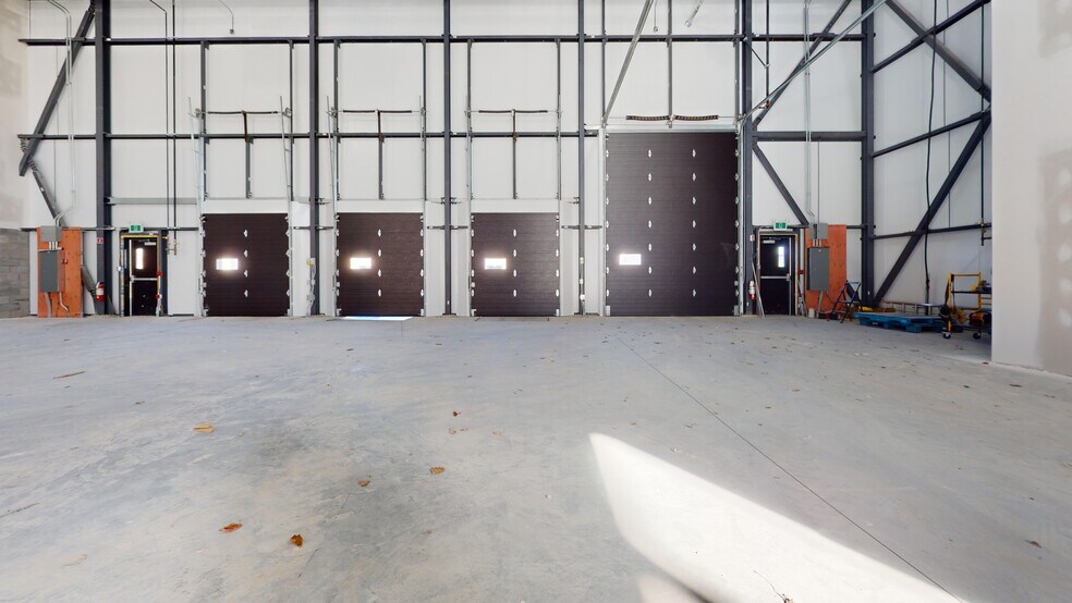 More Photos Of 100 Blvd Jean-Baptiste-Rolland O, Saint-jerome Unknown For Lease