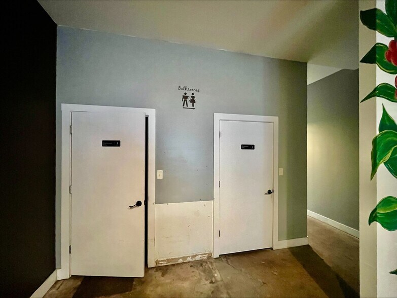 More Photos Of 1700-1712 N Main St, Jacksonville Storefront Retail Residential For Lease