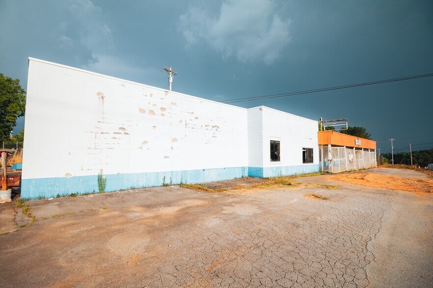 More Photos Of 1470 S Jefferson Ave, Cookeville Showroom For Sale