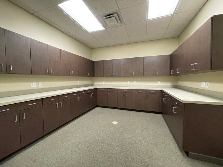 More Photos Of 5550 NW 111th Blvd, Gainesville Office For Sale