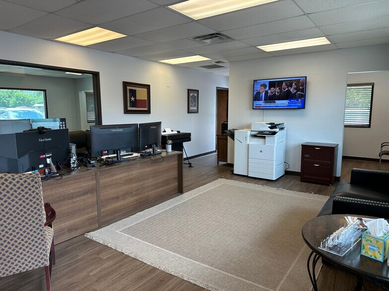 More Photos Of 1705 N Main St, Cleburne Auto Dealership For Lease