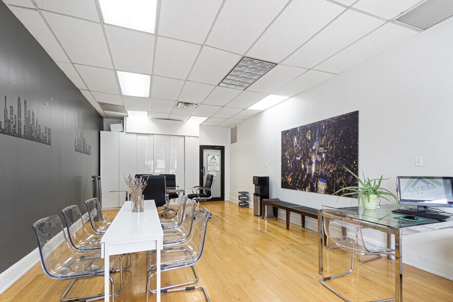 More Photos Of 3189 Steinway St, Astoria Storefront Retail Office For Lease