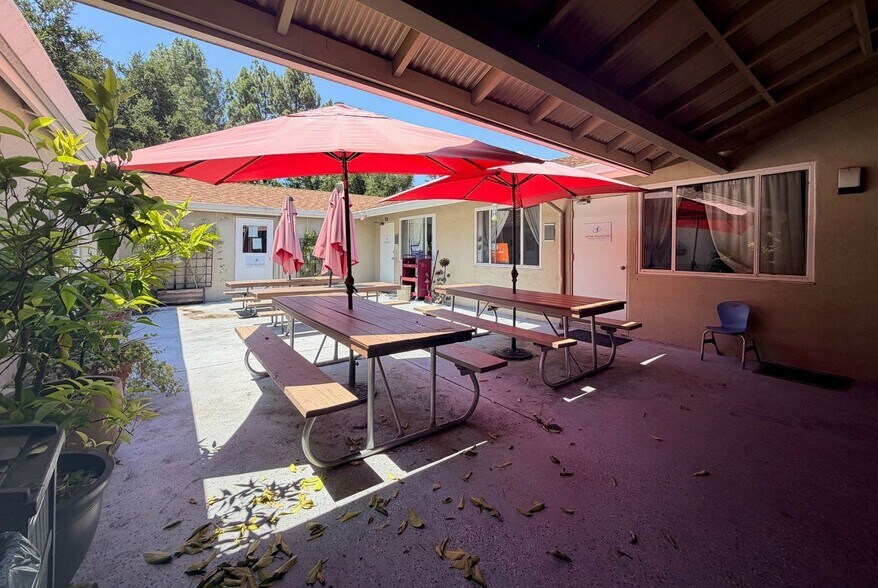 More Photos Of 858 University Ave, Los Altos Specialty For Lease