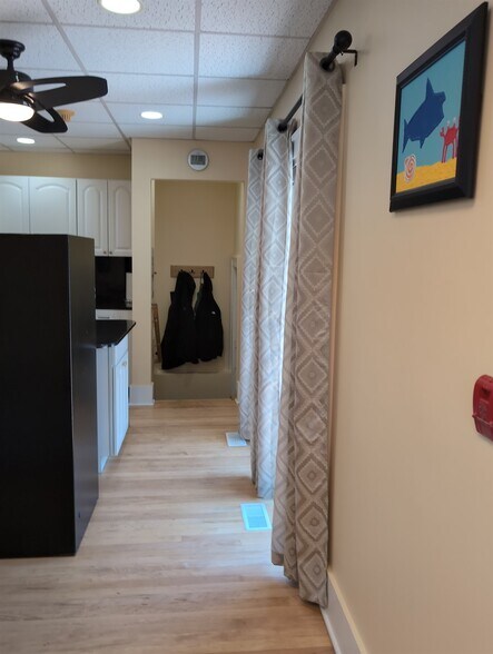 More Photos Of 417 N Hough St, Barrington Medical For Sale